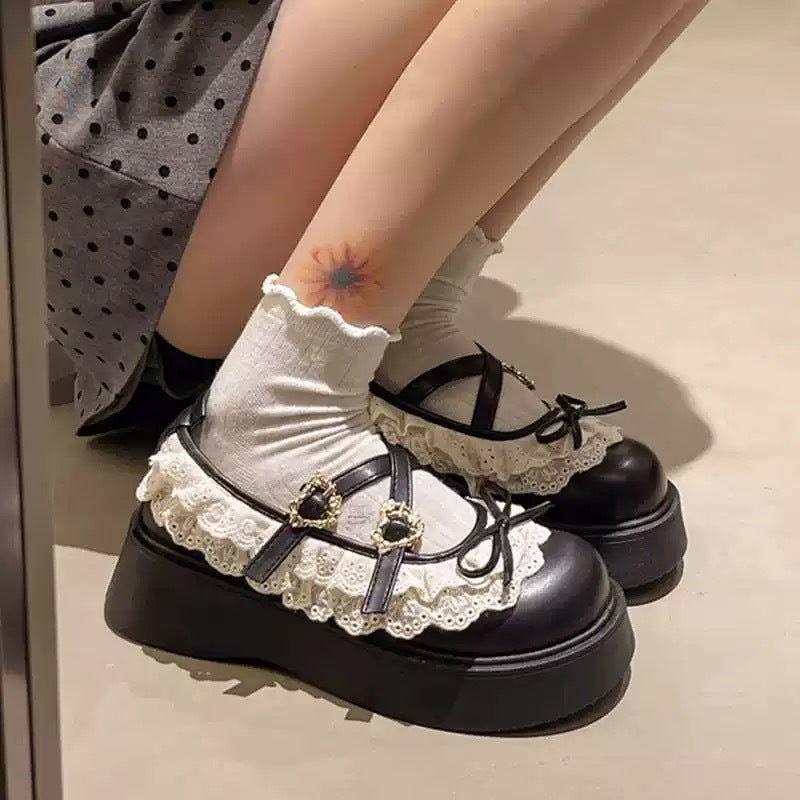 Damen Plateau-Schuhe mit verspieltem Rüschendesign und eleganten Akzenten EB
