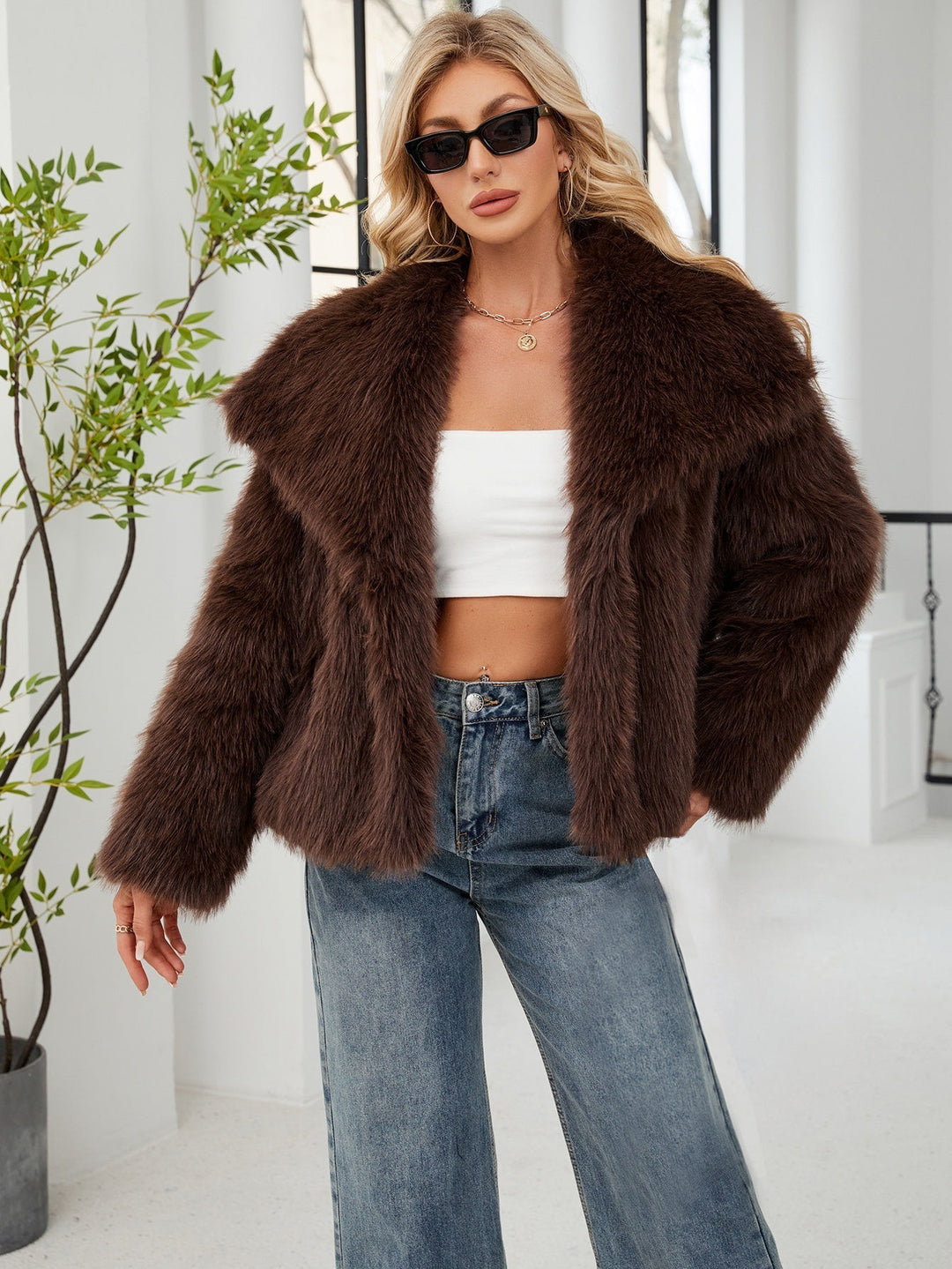 Damen Flauschige Kunstpelzjacke mit oversized Schnitt und voluminösen Ärmeln EB
