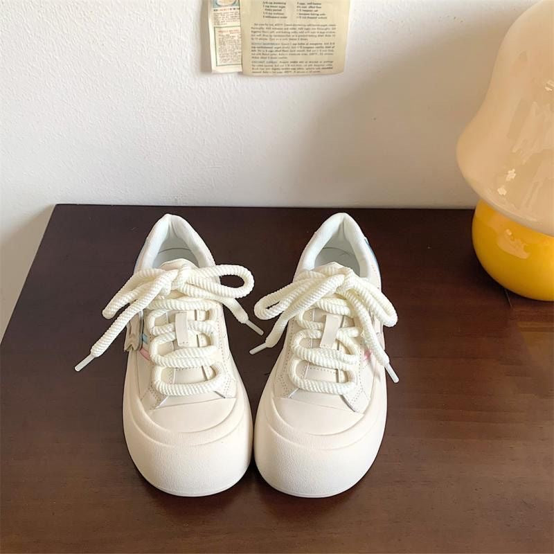 Damen Sneakers mit modernen Stern-Applikationen und komfortabler Plateausohle EB