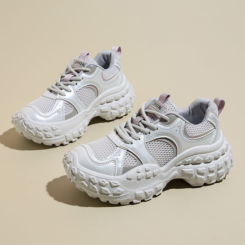 Damen sportliche Sneakers mit innovativem Sohlenprofil und atmungsaktiver Mesh-Konstruktion EB