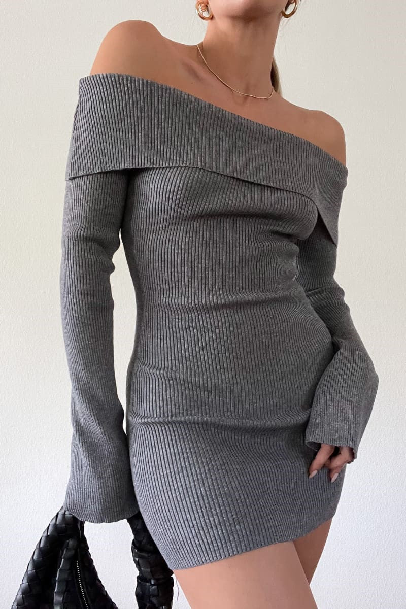 Damen figurbetontes, off-shoulder Strickkleid mit langen Ärmeln EB