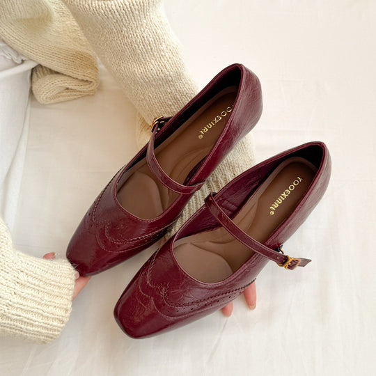 Damen elegante Ballerinas mit verstellbarem Riemen und feiner Brogue-Prägung EB