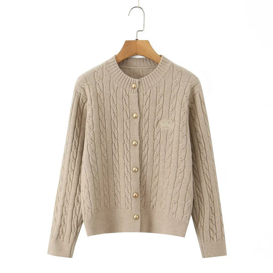 Damen Strickjacke mit elegantem Zopfmuster und Perlenknöpfen EB