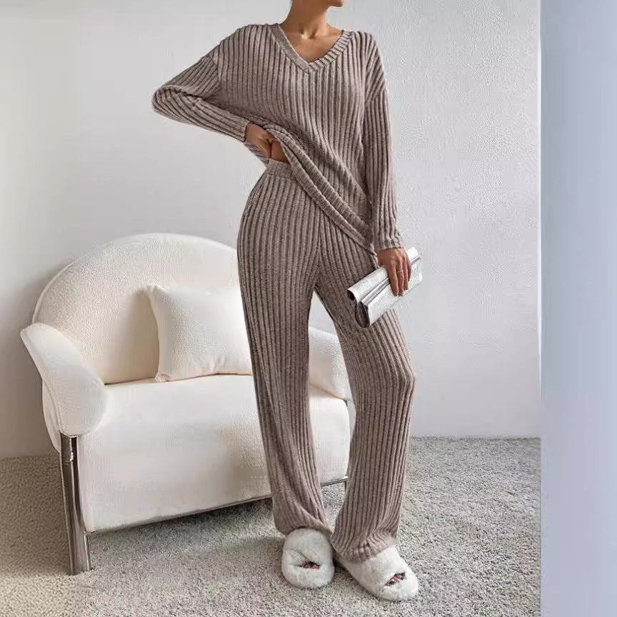 Damen Strickanzug mit V-Ausschnitt und feinem Rippdesign EB