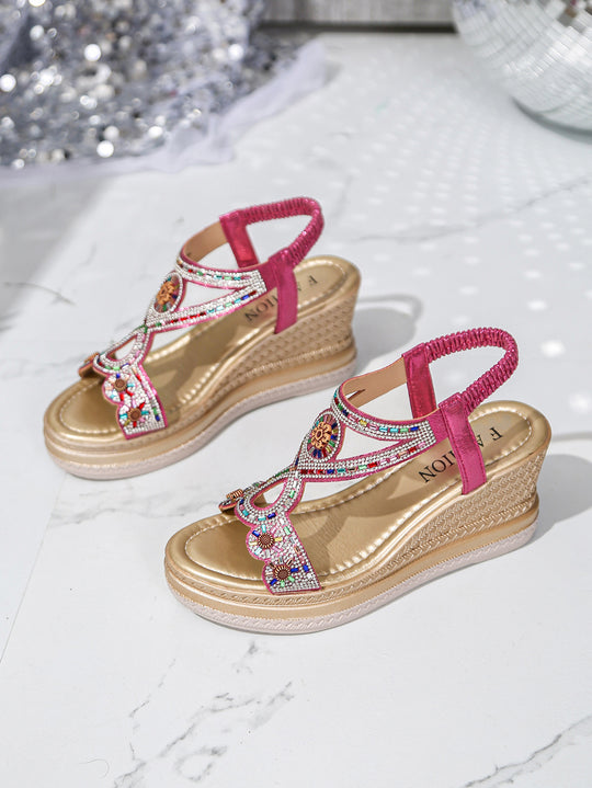 Damen Wedge-Sandalen mit verzierten Riemen und komfortablem Fußbett EB