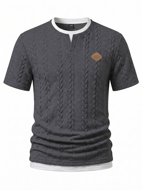 Herren nan texturiertes Kurzarmshirt mit geprägter Zopfstruktur, V‑Einsatz am Rundhals und Lagenlook EB