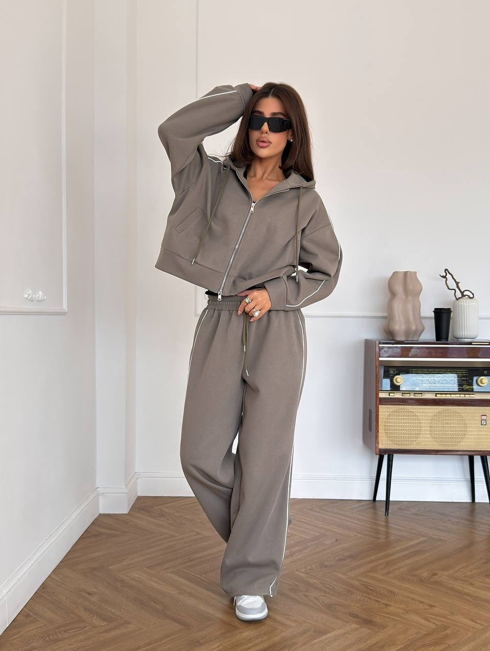 Damen Lässiges zweiteiliges Lounge-Set mit oversized Zipjacke und weitem Kordelzug-Hosenbund EB