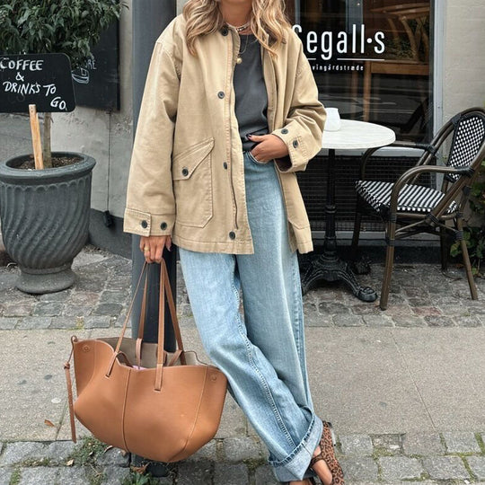 Damen Übergangsjacke mit kordelblauem Kragen und praktischen Taschen EB