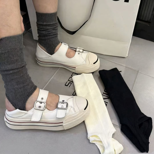 Damen Plateauslipper mit verstellbarem Riemchen und geschlossenen Zehen EB