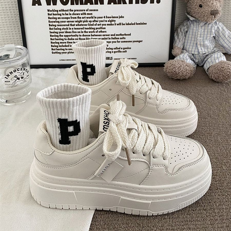 Damen Sneakers mit dicker Laufsohle und modischen Details EB