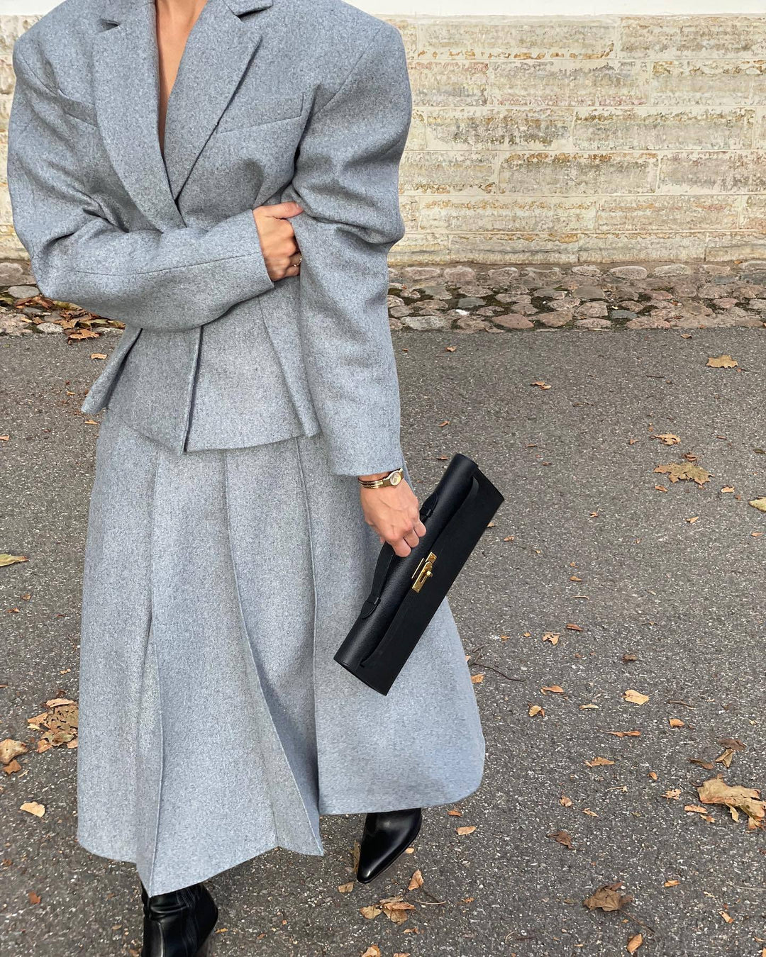 Damen elegantes und modernes Anzugset mit tailliertem Blazer und schwingendem Rock EB