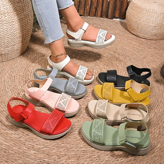 Damen Komfortable Riemensandalen mit perforiertem Design und verstellbarem Riemen EB