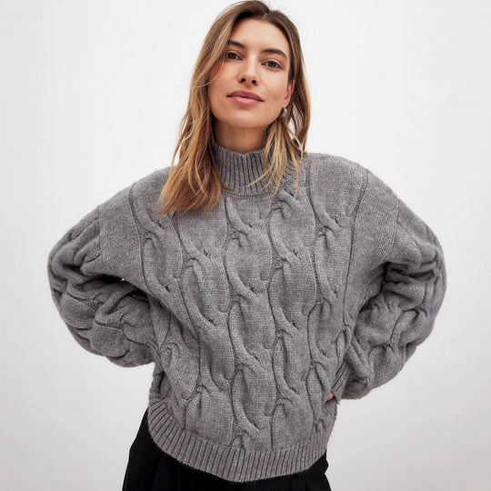 Damen Grobstrickpullover mit einem hohen Kragen und romantischem Zopfdesign EB