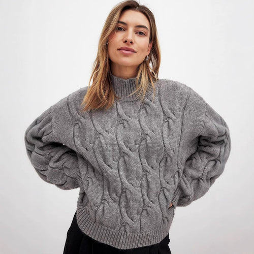 Damen Grobstrickpullover mit einem hohen Kragen und romantischem Zopfdesign EB