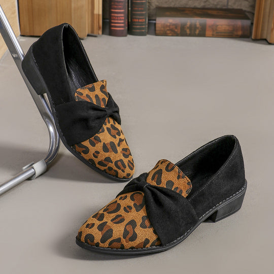 Damen Veloursleder-Loafer mit goldener Kettenapplikation und kleinem Blockabsatz EB