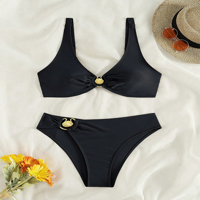 Damen Luxuriöser Bikini mit modischen Goldakzenten EB