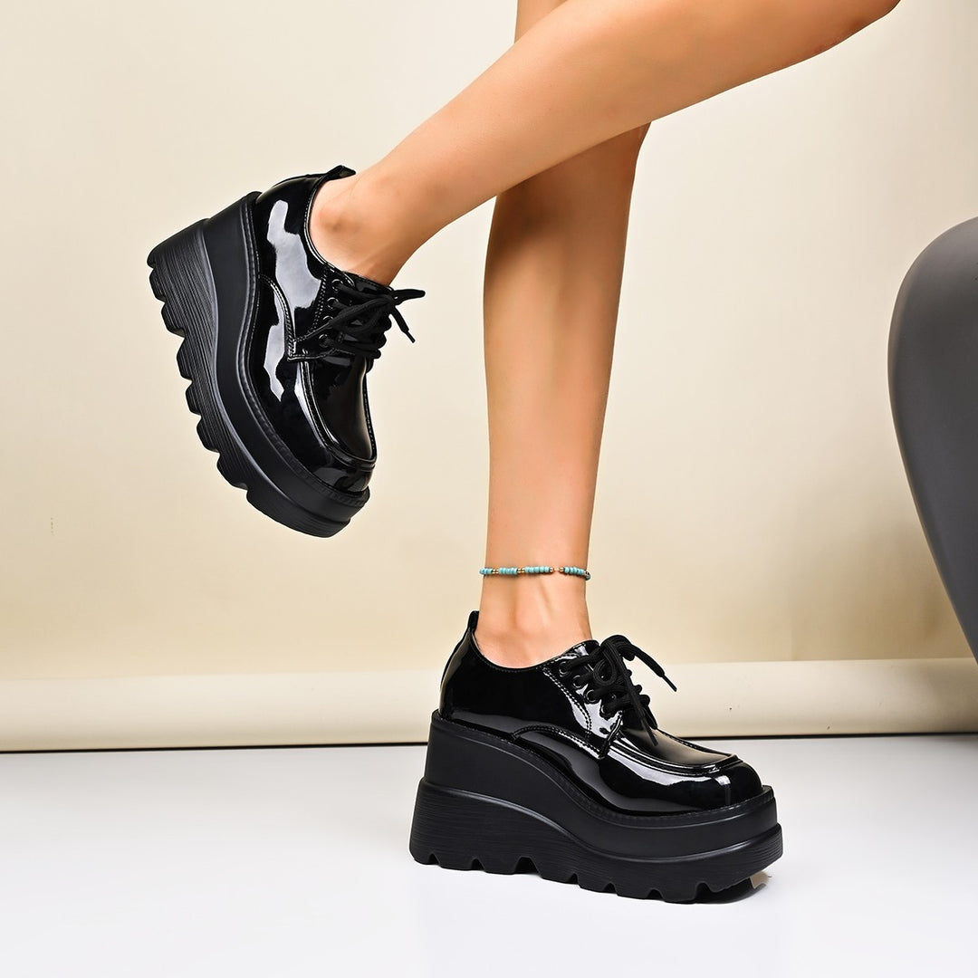 Damen Plateau Schnürschuhe mit glänzendem Obermaterial und rutschfester Sohle EB