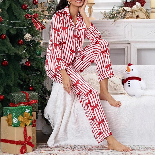 Damen Pyjama mit festlichem Design EB