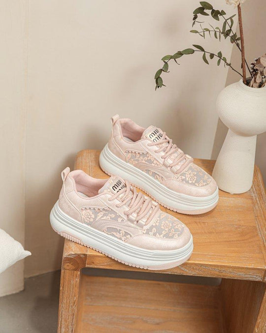 Damen Sneakers mit filigranem Blumenmotiv und gepolsterter Sohle EB