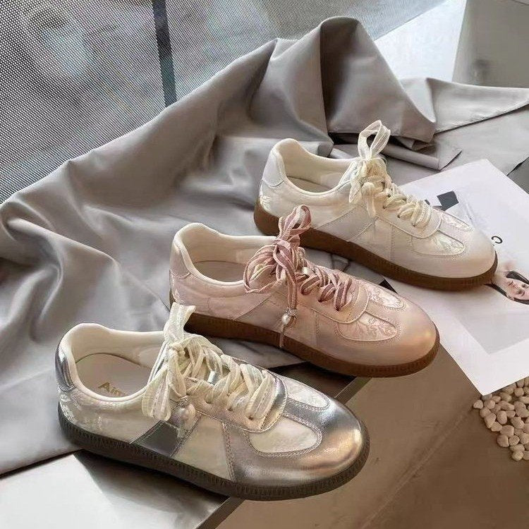 Damen Modische Sneakers mit floralem Design und dekorativen Schnürsenkeln EB