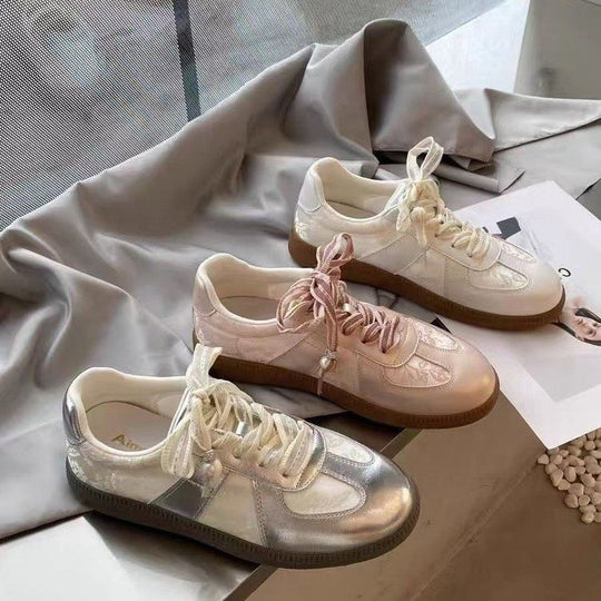 Damen Modische Sneakers mit floralem Design und dekorativen Schnürsenkeln EB