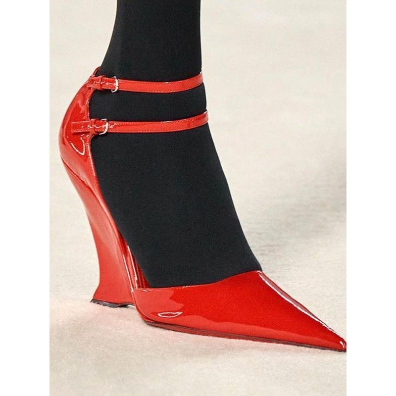Damen Wedge-Pumps mit dekorativem Riemendesign EB