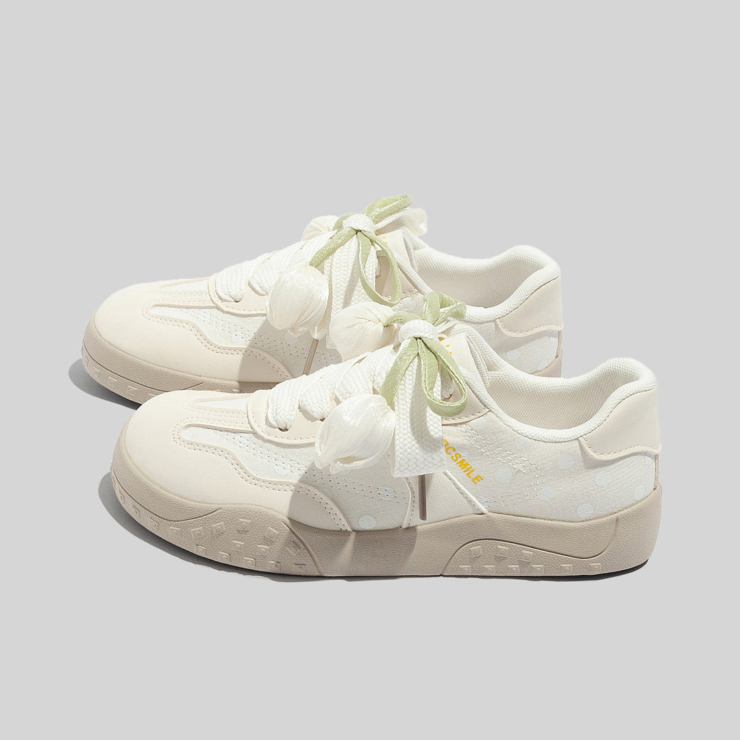 Damen Freizeit Sneakers mit leichtem Punktemuster und verspielten Schleifen EB