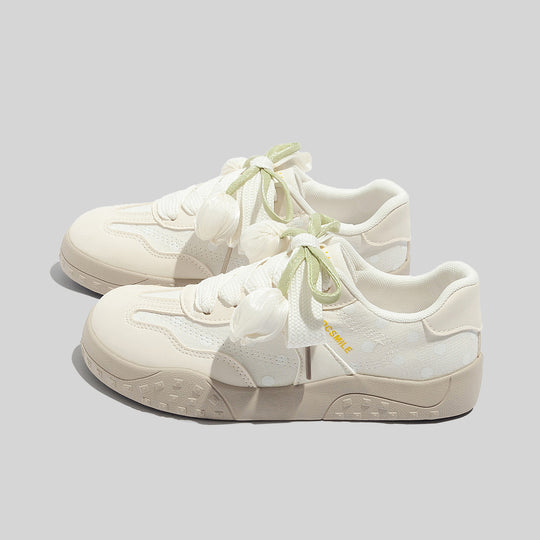 Damen Freizeit Sneakers mit leichtem Punktemuster und verspielten Schleifen EB