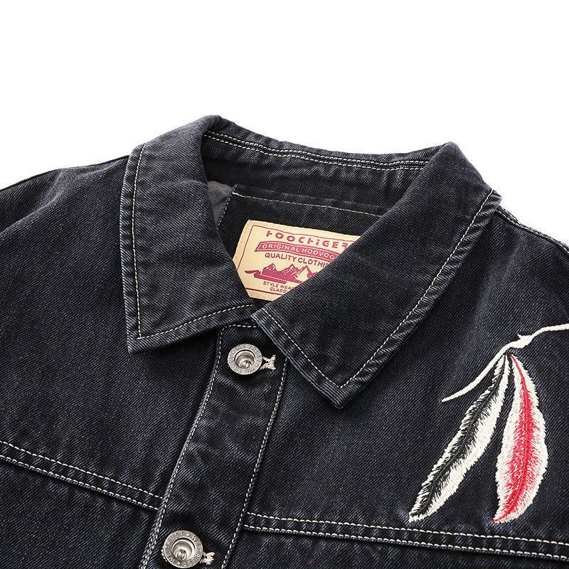 Herren Jeans-Truckerjacke mit Stickdetail und aufgesetzten Taschen EB