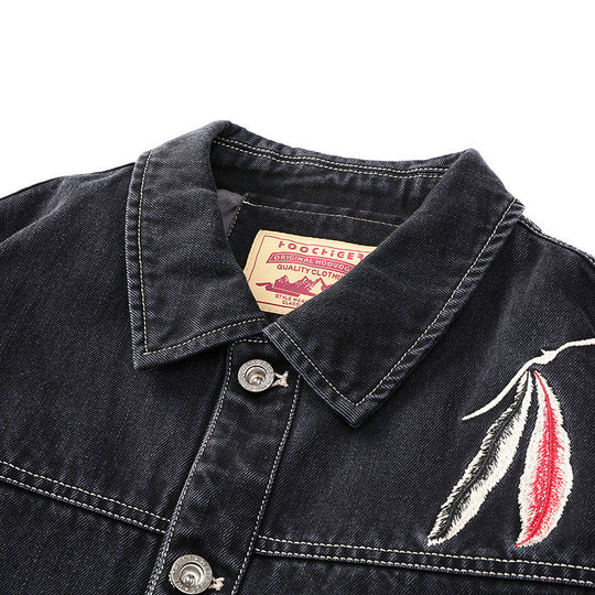Herren Jeans-Truckerjacke mit Stickdetail und aufgesetzten Taschen EB