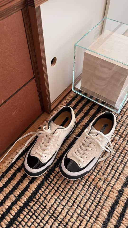 Damen Sportliche Sneaker mit hochwertiger Oberflächenstruktur und rutschfester Sohle EB