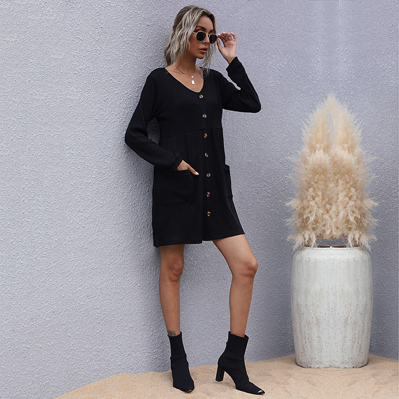 Damen Strickkleid mit durchgehendem Knopfverschluss und praktischen Taschen EB