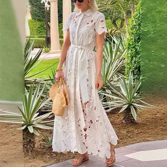 Damen nan langes Spitzenkleid mit Hemdblusenkragen, floraler ausgeschnittener Spitze und Bindegürtel EB