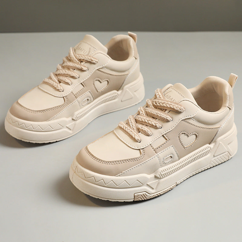 Damen modische Sneaker mit herzförmiger Applikation und robustem Sohlendesign EB
