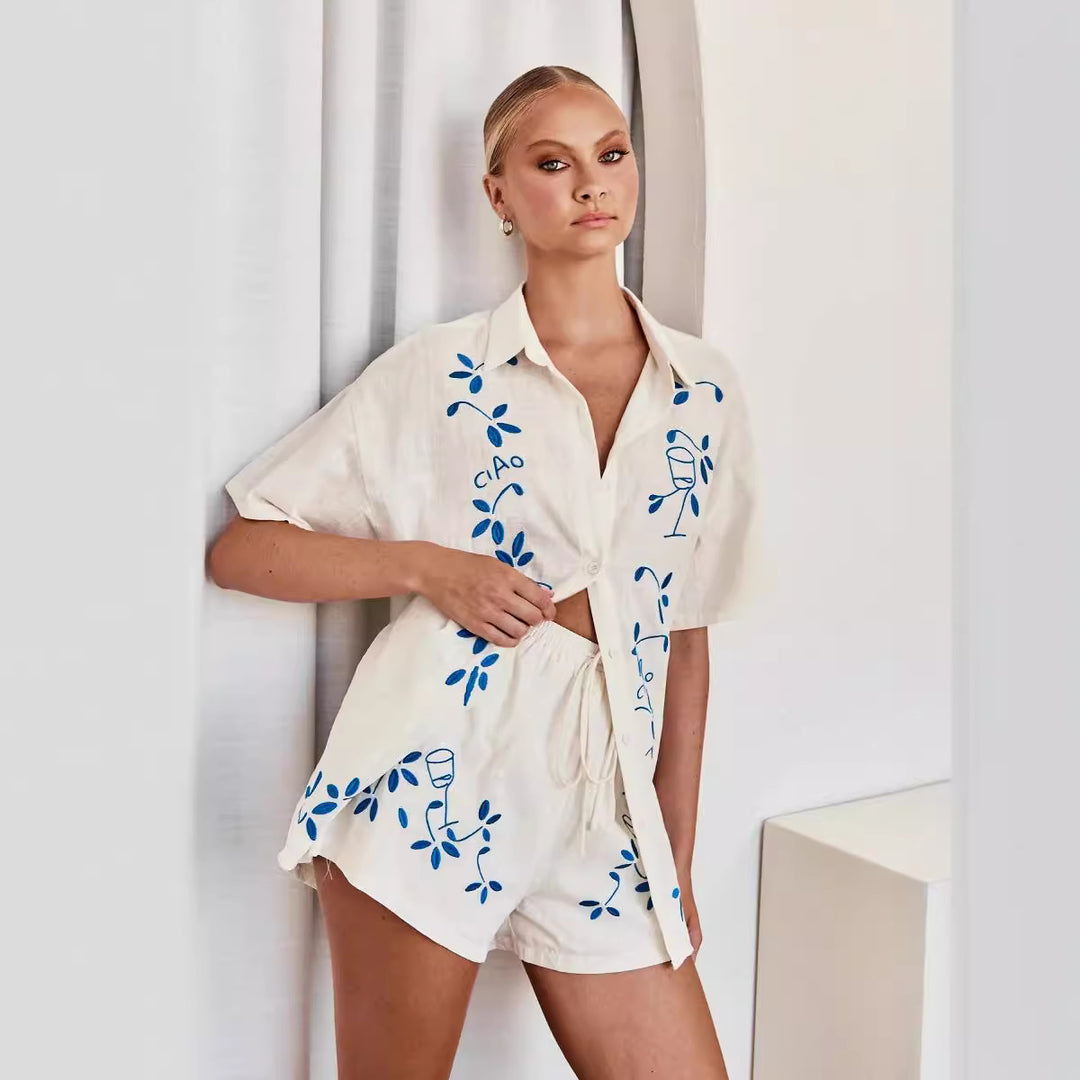 Damen Luftiges Kurzarmhemd und Shorts Set mit floralem Stickdesign EB