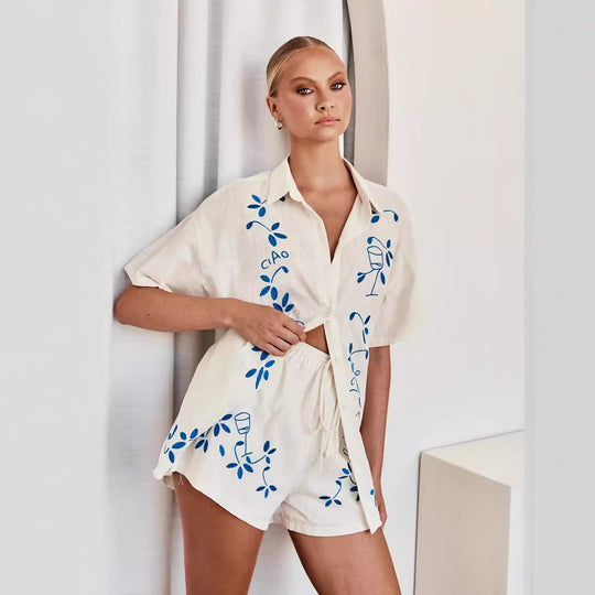Damen Luftiges Kurzarmhemd und Shorts Set mit floralem Stickdesign EB