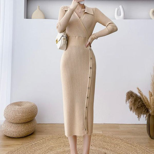 Damen Strickkleid mit Knopfdetail und elegantem V-Ausschnitt EB