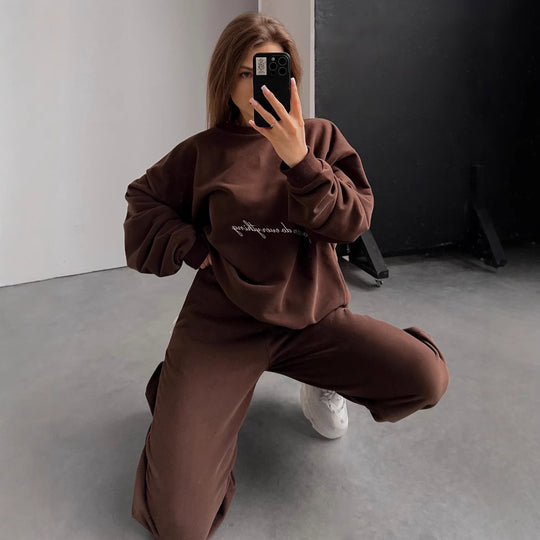 Damen lässiges Lounge-Set aus French-Terry mit oversized Cropped-Sweatshirt und hoher Taillen-Jogginghose Eichborn Berlin