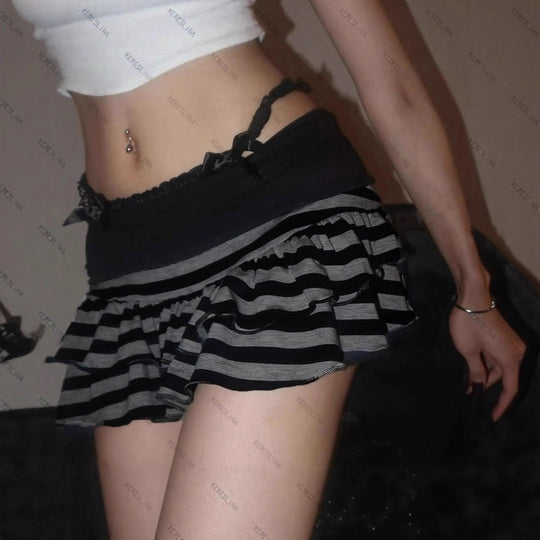 Damen Rüschenshorts mit gestreiftem Design und elastischem Bund EB