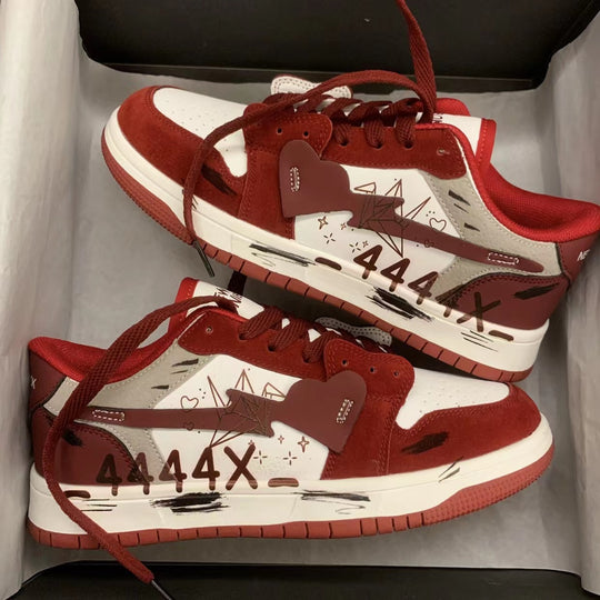 Damen Sneakers mit einzigartigen Herzapplikationen und kreativem Graf desig EB