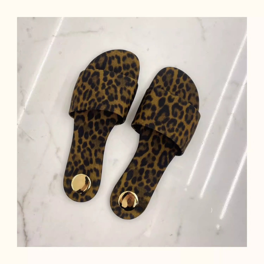 Damen Zehentrenner-Sandalen mit animalischem Print und elegantem Riemendesign EB
