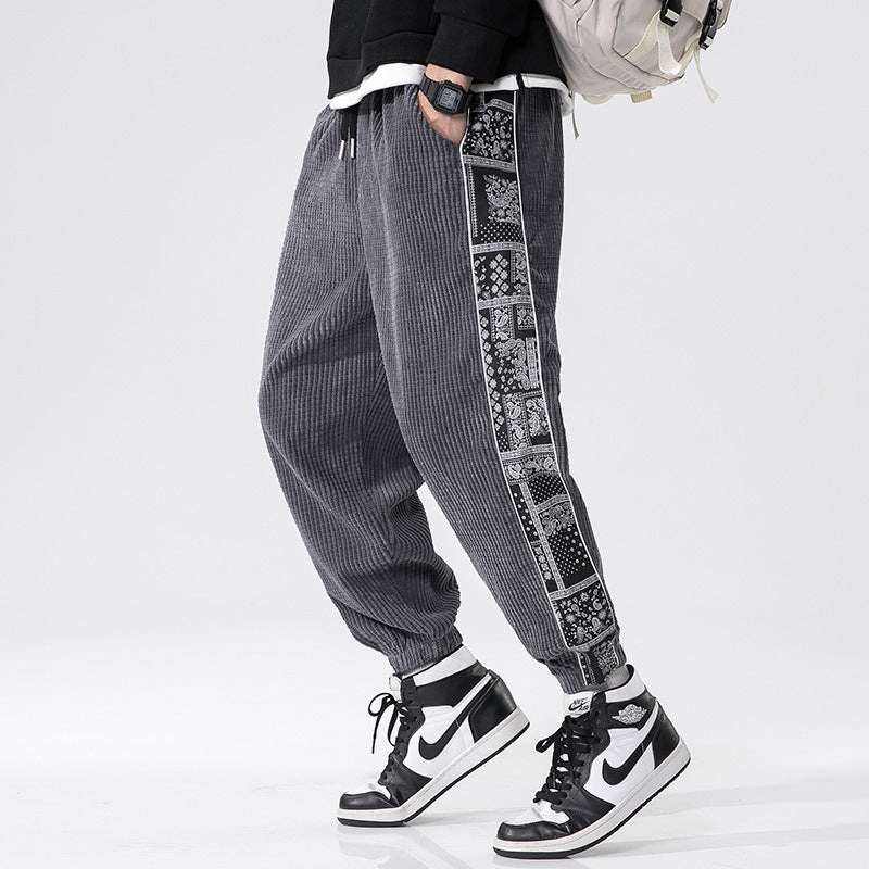 Herren nan Cord-Jogger mit Bandana-Seiteneinsatz, elastischem Bund, schmal zulaufender Knöcheln und geripptem Strukturstoff EB