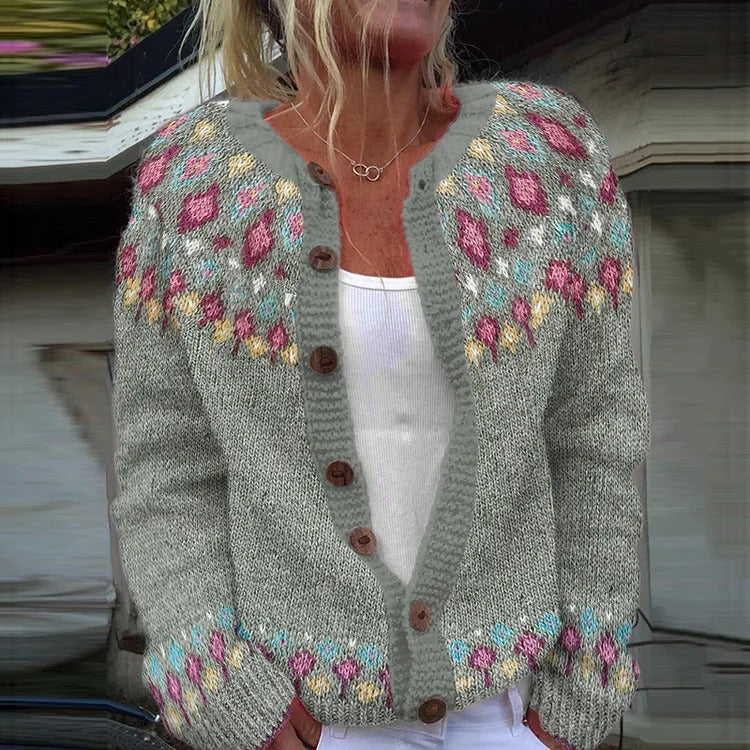 Damen nan gemusterte Strickjacke mit Rundpasse, Holzknöpfen und Eingrifftaschen EB