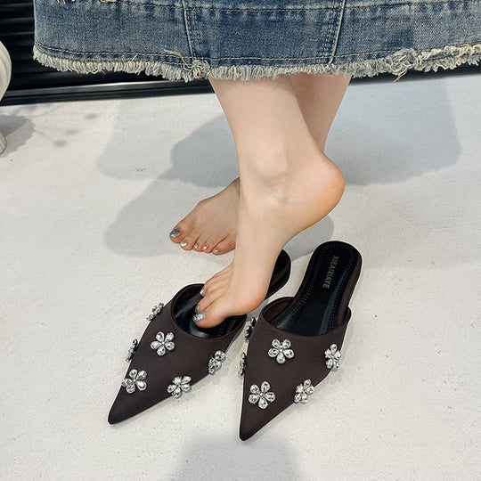 Damen elegante Mules mit funkelndem Blütenakzent EB