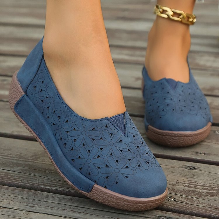 Damen bequeme Slipper mit luftiger Blumenstanzung EB