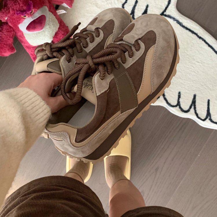 Damen Sportliche Retro Sneakers mit hochqualitativem Obermaterial und dämpfender Sohle EB