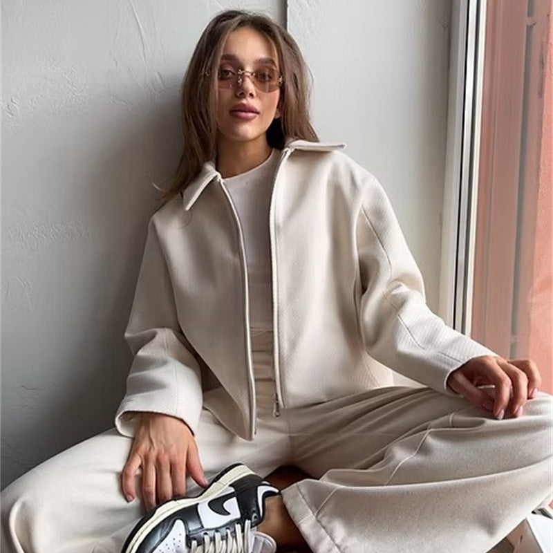 Damen Kurzjacke im Boxy-Schnitt mit Reißverschluss und Reverskragen EB