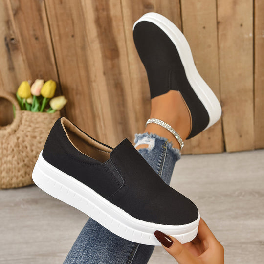 Damen Slip-On Freizeit-Sneaker mit breiter Leichtlauf-Plateausohle weichem Microvelours-Obermaterial und elastischen Seiteneinsätzen EB