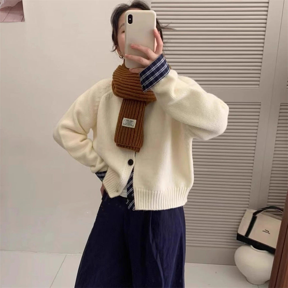 Damen Strickjacke mit eleganten Knopfdetails und hübschem Muster EB