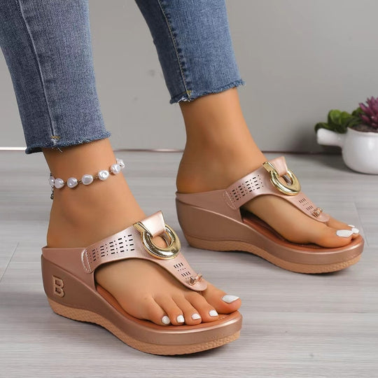 Damen Wedge-Sandalen mit dekorativem Ring-Detail EB